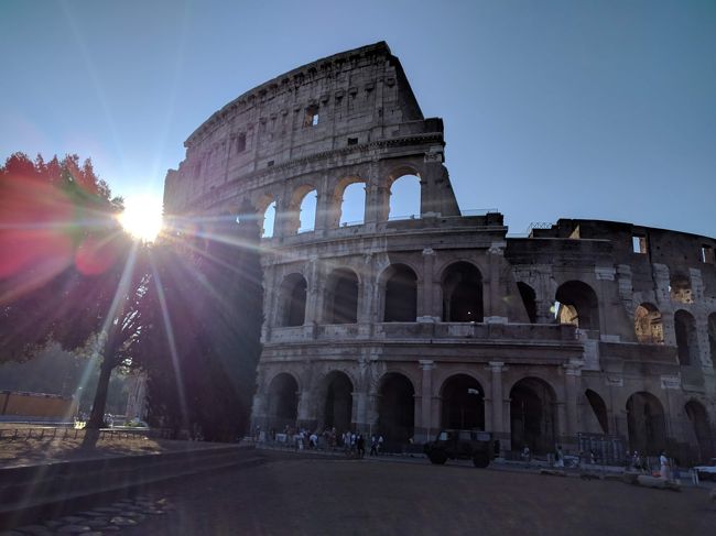 いよいよイタリア旅行も最終日。<br />夢のような1週間で大満足…!<br /><br />ローマ発の飛行機は15時台ということで、午前中は早起きしてコロッセオの観光に。<br />その後、ホテルに戻って朝食を摂った後、軽く荷造りしてチェックアウト。<br />テルミニ駅に向かう途中、サンタ・マリア・マッジョーレ大聖堂に立ち寄ってギリギリの時間まで美の空間を堪能したのだった。<br /><br /> お昼すぎにテルミニ駅の切符売り場で同じ轍は踏まないぞと近寄るエセ案内人を威嚇して追いやりながら快適なレオナルド・エクスプレスで空港へ。<br /> 無事に出国手続きをして空港内のレストランでほうれん草のソテーとブロセッコで一息ついたのち、アリタリア航空で日本へと。結局、行きも帰りも一番後ろの窓際ではあったが、事前に席を変える技などない超初心者なので大人しく座るしかない。帰りは疲れもたまっていたので半分くらいは寝てたので、日本に着くのも早かった。<br /><br />※旅の想いを徒然なるままに綴った旅行エッセイはこちら<br /><br />●40代おひとり様の超初心者海外旅行【イタリア8日目】<br />https://nanami-jp.hatenablog.com/entry/2019/09/01/205234<br /><br /><br /><br /><br /><br />