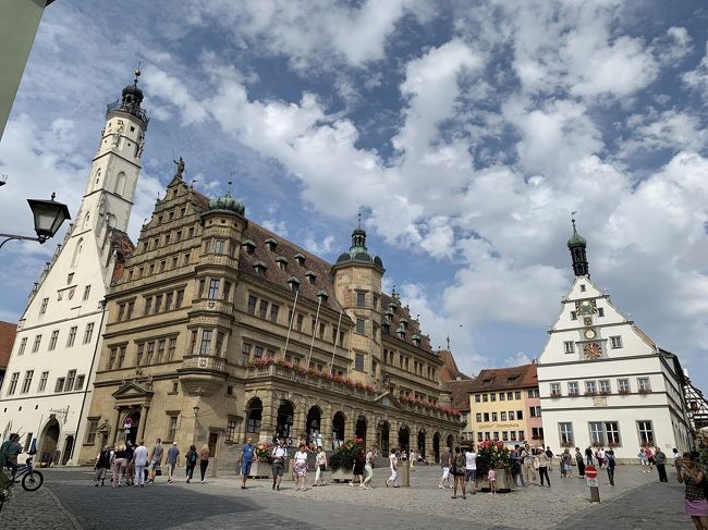 今日はローデンブルクとヴェルツブルクの観光<br /><br />ローテンブルク(Rothenburg ob Der Tauber) 13:09===11:23Steinach(B Rothenburg Ob Der Tauber)11:33<br />====14:16ヴェルツブルク(Wuerzburg Hbf)17:55===フランクフルトFrankfurt(Main) 19：15<br />       <br /><br />★観光　ヴェルツブルク(レジデンツ＆教会建築）