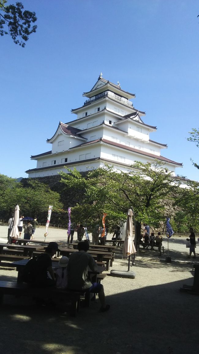 マイカーで会津若松、芦ノ牧温泉、大内宿を旅行してきました。<br />1日目:武家屋敷、末廣酒造、七日町通り、鶴ヶ城<br />2日目;大内宿、塔のへつり