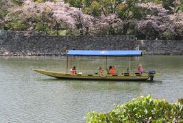 2018春、中国西部の日本百名城(8/28)：4月3日(8)：広島城(8)：隅櫓、水堀、池田隼人像