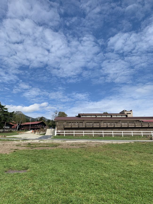 2019年秋の旅行は、清里&甲府の一泊二日旅行です。<br /><br />関東に住んでいるけど、清里も甲府も初めてなので、定番の観光地を巡ってきました。<br />まだまだ他にも気になる場所があったので、また行きたいです。<br />意外と近かったので、日帰りでも行けそう。<br /><br />今回は、シャインマスカット狩りもできたし、清里や昇仙峡の自然に癒されたし、大満足な旅となりました。<br /><br />今回は、宿泊先の清泉寮が素晴らしかったので、その記録です。<br />次は暖炉付きの部屋にも泊まってみたいです。<br /><br />旅行記①<br />https://4travel.jp/travelogue/11540259<br /><br />旅行記③<br />https://4travel.jp/travelogue/11540264<br /><br />
