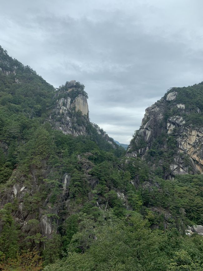 2019年秋の旅行は、清里&甲府の一泊二日旅行です。<br /><br />関東に住んでいるけど、清里も甲府も初めてなので、定番の観光地を巡ってきました。<br />まだまだ他にも気になる場所があったので、また行きたいです。<br />意外と近かったので、日帰りでも行けそう。<br /><br />今回は、二日目に行った昇仙峡をメインにした甲府の旅行記です。<br /><br />最初は特にやることないから、ホテルでゆっくり旅かなぁと思っていたけど、調べれば調べるほど行きたい場所が出てきて、結局予定詰め込み旅になりました!<br /><br />旅行記①<br />https://4travel.jp/travelogue/11540259<br /><br />旅行記②<br />https://4travel.jp/travelogue/11540261<br /><br />