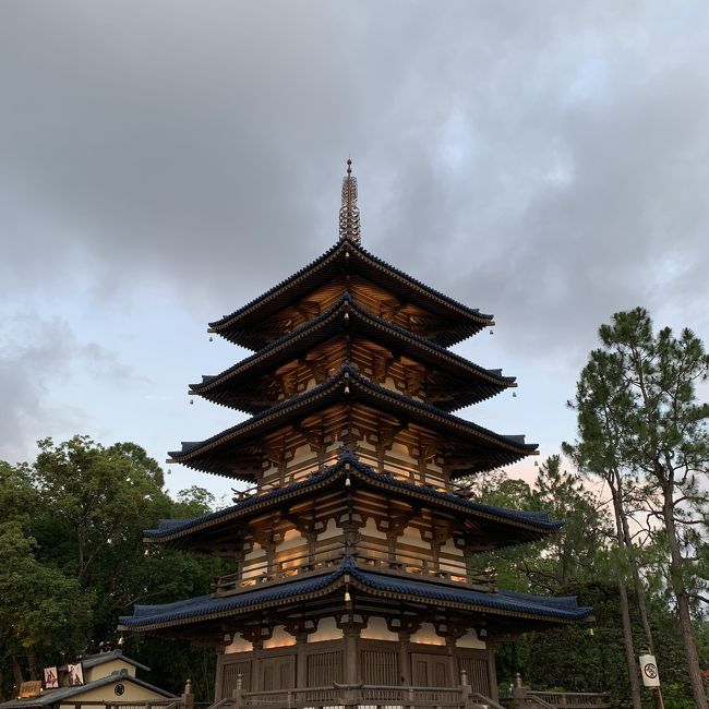何年も前から行きたかったWDWに40代子なし夫婦ふたり旅に行ってきました。<br /><br />初めてのアメリカ本土。<br /><br />個人手配ですが訳あって航空券はJTB手配。<br />ホテルとパークチケットはミッキーネット。<br /><br />全行程ユナイテッド航空<br />関空-サンフランシスコ-オーランド<br /><br />ホテルはコロナドスプリングス<br /><br />クイックサービスのフリーダイニング付きでしたが、<br />レギュラーダイニングプランにアップグレードしました。