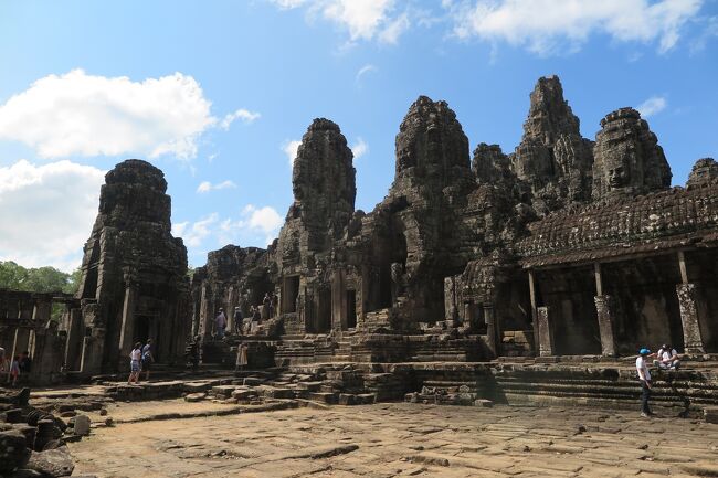 2017年の年末、カンボジアに行きました。<br />シェムリアップ空港到着後、まずはアンコールトムに向かいます。<br /><br /><br />１日目　入国⇒アンコールトム⇒アンコールワット<br />２日目　ベンメリア⇒コーケー⇒プリアヴィヒア<br />３日目　コンポンプルック<br />４日目　シェムリアップ⇒出国