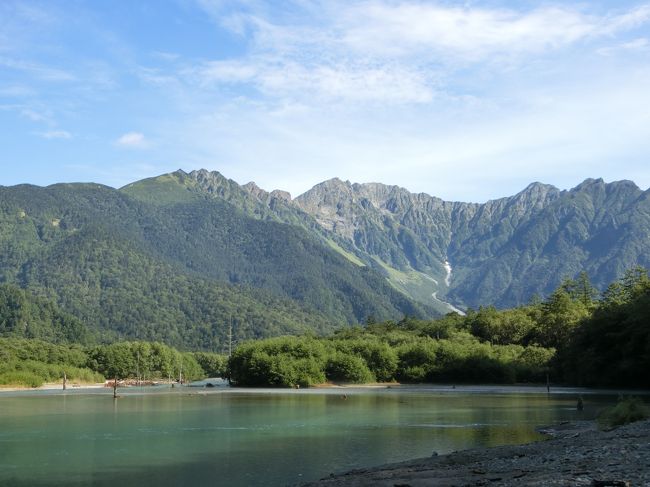 上高地に行ってきました。<br />大正池から歩き始め河童橋に至り、更にその上流の明神池まで行ってきました。<br />あまりにも天気が良くて良い写真？が撮れたので予定していなかった投稿をすることにしました。<br />