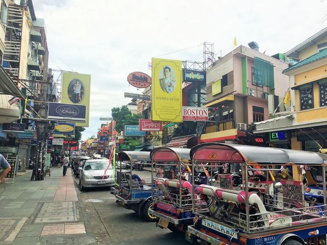 タイ料理、ニューハーフショー、カオサン通り、ワットプラケオ、アジアンティークなど、一泊二日ながらバンコクを堪能しました。<br /><br />【旅程】<br />7/24 <br />8:30 関空発<br />12:10 ドンムアン空港着<br />15:30 ホテルで仮眠<br />21:00 カリプソキャバレーでニューハーフショー<br />アドミラルスイーツバンコク泊<br /><br />7/25<br />10:00 エメラルド寺院<br />13:30 カオサン通り<br />17:00 アジアンティーク<br /><br />7/26<br />2:40 ドンムアン空港発<br />9:10 関空着<br /><br />【費用】<br />関空~ドンムアン(ノックスクート)15600円<br />ホテル 8486円<br />ニューハーフショー 4330円<br />レンタルWi-Fi 900円<br />その他 12000円<br />合計 41286円<br />