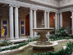 NYCを歩く。(5.7) Frick Collection でフェルメールを見る。ここにも３枚あります。