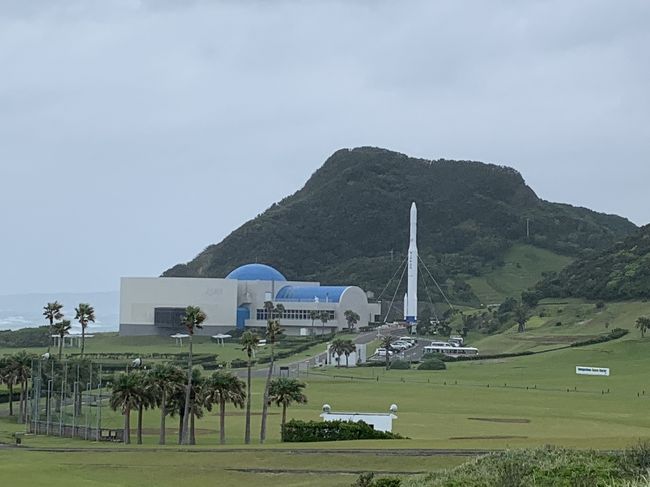 9月後半の3連休は、鹿児島離島巡りを予定していましたが、あいにくの台風17号で予定変更を余儀なくされました(^◇^;)<br />とりあえず、まずは種子島に向かいます<br /><br />【行程】<br />★9/21 東京~鹿児島空港~種子島←今回はこちらと<br />★9/22 種子島~鹿児島←こちらです<br />☆9/23 鹿児島~(鉄ルートw)~鹿児島~東京<br /><br />【フライト】<br />21 SEP JL 641 Y HND KOJ 0625 0810<br />21 SEP JC3761 Y KOJ TNE 0850 0930<br />22 SEP JC3760 Y TNE KOJ 1000 1035<br />23 SEP JL 654 Y KOJ HND 2025 2205<br />(JALで購入したプレミアムエコノミー航空券「クアラルンプール/シンガポール/東京(HND)/鹿児島(KOJ)/東京(HND)/バンコク/クアラルンプール」の一部)<br />(JALのHPで購入したウルトラ先得航空券「鹿児島(KOJ)/種子島(TNE)」¥5,600)<br />(JALのHPで購入した普通航空券「種子島(TNE)/鹿児島(KOJ)」¥14,200)<br /><br />【宿泊】<br />9/21 種子島 一会 シングル<br />9/22 鹿児島中央 ゲストハウスバンビーナ ドミトリー