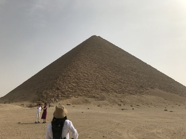 職場の先輩とH.I.Sさんのツアーを利用しエジプトへ。<br />ラマダン中の雰囲気、世界遺産を満喫して来ました。