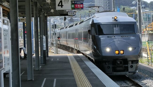 昨年(2018年)、暑かった夏の旅の画像です。<br /><br />諫早から、JR長崎本線を、特急「かもめ」で移動していきます。<br />気がつけば、もう、今回の旅の最初、特急「みどり」で乗った783系(「ハイパーサルーン」)は、「かもめ」にはほぼ使われず、「かもめ」には、振り子特急885系(「白いかもめ」)と、博多~西鹿児島間や博多~新八代間を「つばめ」「リレーつばめ」などで走ってきた787系が投入されるようになってだいぶ経ちました。<br />(※この787系の経緯が、表紙写真を見る上でのポイント(笑))<br /><br />今回は、基本的に、車窓の景色の画像となっております。
