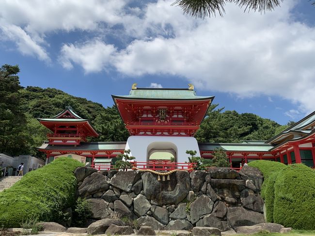 夏休みに山口の実家に帰省して、北九州の小倉にお墓まいりに行った時に観光。<br />昔から小倉のお墓には行ってましたが、2年前くらいから観光するようになりました。<br /><br />今年は関門海峡を歩いて渡るプランにしました。<br /><br />関門海峡渡ったら歴史の街下関。海沿いを観光。<br />美味しいものも食べて。<br /><br /><br />