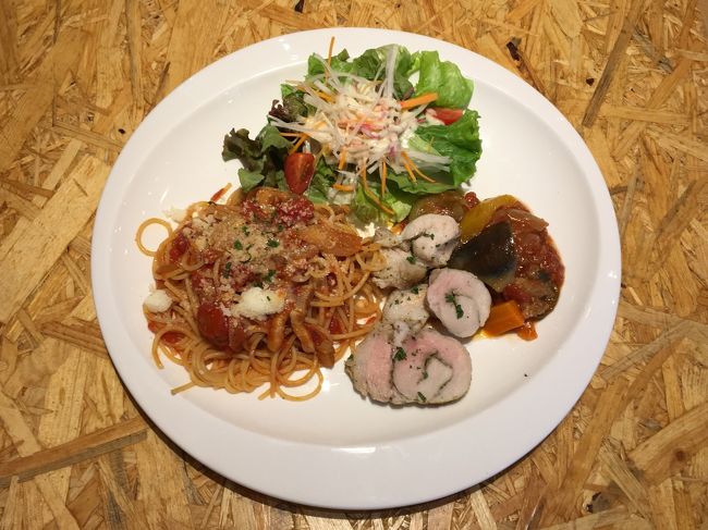大宮駅東口に今年の5月にオープンした銘柄豚肉にこだわったお店です。<br />シェフは「俺のイタリアン」で料理長を務めた岡崎氏。<br />ランチで伺いました。