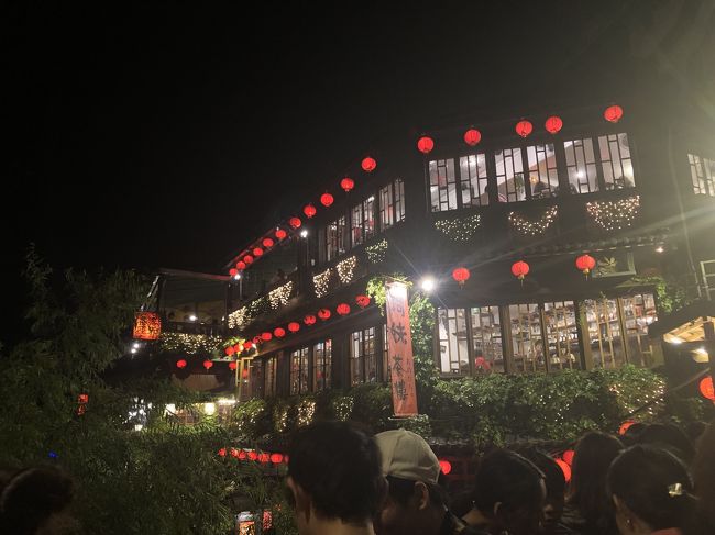 転職後の初有給!で台湾行きを決定した2日目。<br />韓国ソウルの仁川空港で約10時間のトランジットを経ていよいよ最終目的地台湾に向かいます。<br /><br /><br />●行ったところ●<br />台北地下街<br />指圧マッサージ<br />九份<br />士林夜市<br /><br />●スケジュール●<br />9/14 18:20 成田 → 21:00 ソウル <br />~~約10時間のトランジット~~<br />9/15 7:50 ソウル → 09:25 台北<br />9/17 6:40 台北 → 11:05 成田 <br />共にジンエアー<br />航空券は手数料等込みで29000円程。