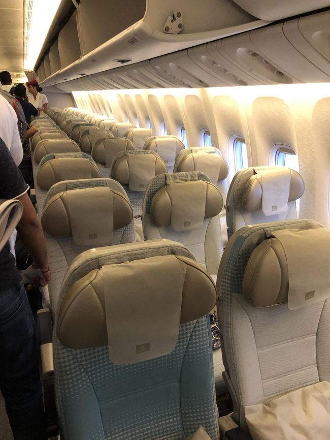衝動的にドバイ弾丸決定。<br /><br />ANAのムンバイまでの特典航空券マイルディスカウントキャンペーンに飛びつき、ムンバイからドバイまではエミレーツの旅程。<br /><br />9/14 土 NH829 NRT-BOM Y<br /> EK503 BOM-DXB Y<br /> Hyatt Regency Dubai Creek Heights 泊<br />9/15 日 Park Hyatt Dubai 泊<br />9/16 月 EK502 DXB-BOM Y<br /> NH830 BOM-NRT Y<br /><br />参考までに<br />NH NRT⇔BOM 諸費税 23000円<br />EK BOM⇔DXB チケット 30000円<br />Hyatt Regency 9500円<br />Park Hyatt 27000円<br /> 合計 89500円