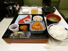 ２２．初夏の北海道4泊　旭川サンホテル　レストラン樹林の朝食　ラベンダー号で旭川空港へ移動　雪が残った大雪山系 