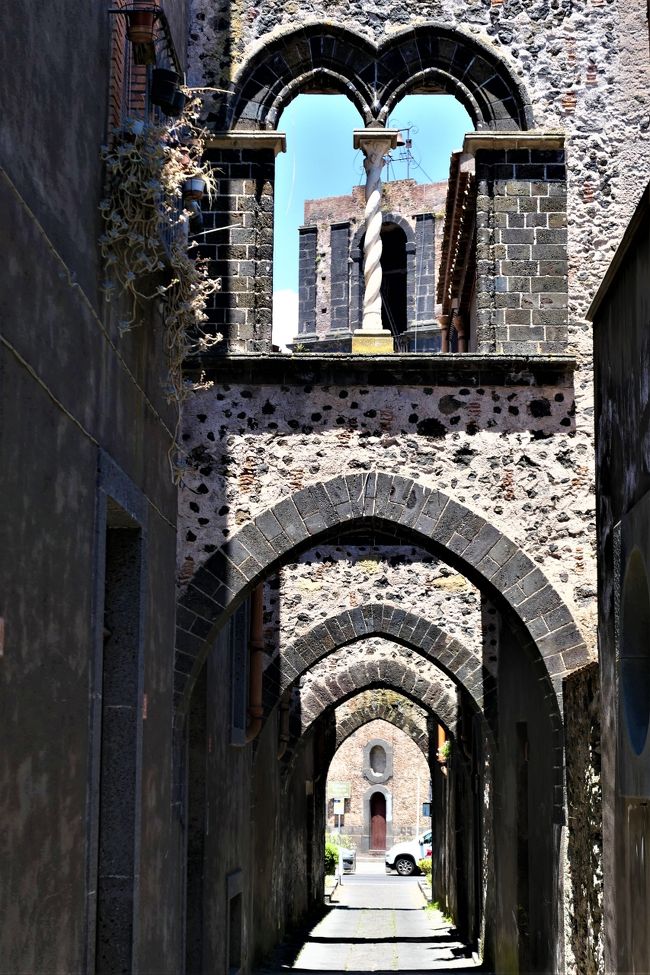 魅惑のシチリア×プーリア♪　Vol.483　☆ランダッツォ：美しい旧市街　趣のあるトンネル状路地♪
