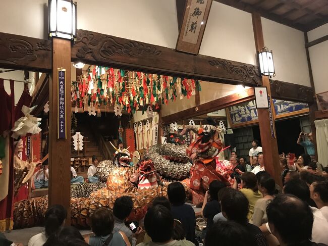 職場の先輩から<br />「温泉津温泉、知っとるー?ゆのつ温泉って読むんよー。いいよー。ひなびた感じが。行ってみんさい!」<br />と言われてから28年、、、<br />記憶の片隅に残りながらも、どちらかというと、ひなびていない感じの温泉を選んできました。<br />が、歳を重ねてきて、見てくれよりも、本当に泉質がいいお湯に浸かりたい気分に。<br /><br />世界遺産の石見銀山と組み合わせると、丁度いい一泊二日の旅になるじゃん!ってことで、温泉につかるにはまだ暑い季節ですが、行ってきました~!<br /><br />毎週末、近くの神社でやっている石見神楽も見ることができて、とっても充実した旅になりました!<br /><br />温泉津温泉 のがわや <br />一名・税込み 21490円<br />