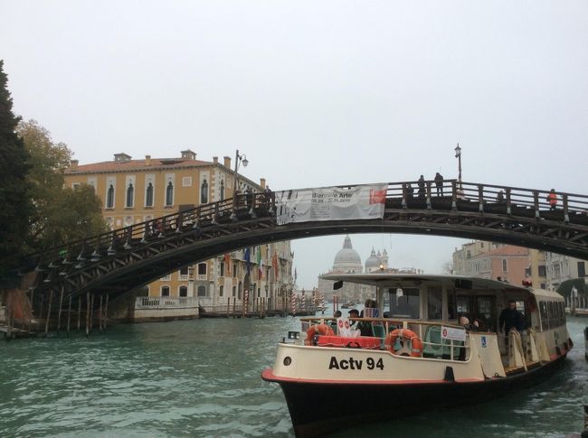 自由な時間ができたのでイタリアに一人旅に行ってきました。下調べほとんど無しの体当たり旅行。でもどうにかなるものです。<br />中学生英語程度しか話せませんが、ムダに度胸があるので特に問題ありませんでした。次いつ行けるかなぁ～！と思いつつーの備忘録！<br /><br />その１～８までは2015年当時に掲載。それ以降は2019年に思い出しながら書きました（汗）<br /><br /><br /><br />その１（ローマ1日目）<br />http://4travel.jp/travelogue/11078171<br /><br />その２（ローマ2日目）<br />http://4travel.jp/travelogue/11078356<br /><br />その３（ローマ3日目）<br />http://4travel.jp/travelogue/11078664<br /><br />その４（ローマ4日目）<br />http://4travel.jp/travelogue/11078735<br /><br />その5（フィレンツェ1日目）<br />http://4travel.jp/travelogue/11078799<br /><br />その6（フィレンツェ2日目）<br />http://4travel.jp/travelogue/11078828<br /><br />その7（ピサへ日帰り）<br />http://4travel.jp/travelogue/11078860<br /><br />その8（ミラノへ日帰り）<br />http://4travel.jp/travelogue/11079654<br /><br />その9（フィレンツェ3日目）<br />http://4travel.jp/travelogue/11542387<br /><br />その10（フィレンツェ4日目）<br />http://4travel.jp/travelogue/11542437<br /><br />その11（ヴェネツィア1日目）<br />http://4travel.jp/travelogue/11542447/<br /><br />その12（ヴェネツィア2日目）<br />http://4travel.jp/travelogue/11542471/<br />