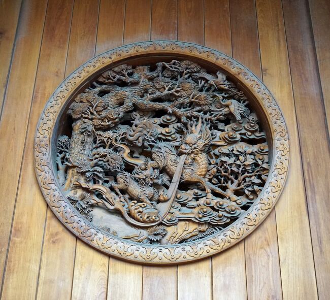 春が近づく頃、上海へ行ってきました。<br />早朝の静安寺と深夜の古北地区を歩く旅。<br />