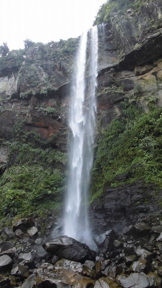 ウルトラ先得で一月にチケットを押さえていた沖縄旅行だが、台風の影響で予定を変更しまくり。でも、本来は予定なしで日々動くのが八重山旅行の旅のスタイルでもあったりします。<br />今回は、石垣島、竹富島、西表島、鳩間島をめぐりました。20年ぶりの八重山はすっかり様変わりしていました。<br /><br />旅行記の詳細は以下もご覧ください。<br />http://rokumaru.main.jp/okinawa/travelogue/19/stxtj01.html