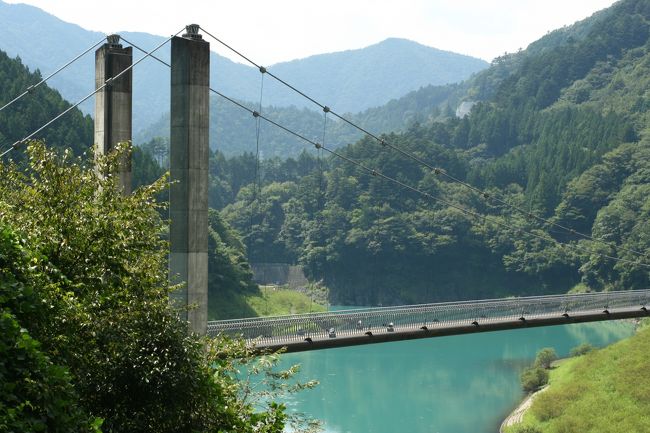 大井川沿いの吊り橋キャッチ。<br />寸又峡・接阻峡の別れを右折、長島ダム横目で見て接阻峡めざします。<br />１．接阻大橋<br />２．両国橋<br />３．青部の吊り橋<br />大井川沿いには色んな吊り橋があります。<br />