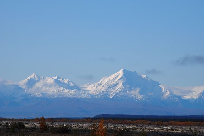 アラスカ・ドライブ旅行の『その３』フェアバンクス編です。<br />今回の旅行記では、第８日目からになります。<br />第8日　　9月4日（水）：デナリ国立公園から、フェアバンクスへ移動<br />　　　　　　　　　　　　(123Miles)し、チエナ温泉(往復112Miles)へ行きました。<br />第9日　　9月5日（木）：フェアバンクスからTokへ移動します。（204 miles) <br />　　　　　　　　　　　　移動中に、デナリ山が現れました。<br />　　　　　　　　　　　　Tokから、明日走るTaylor Hwyを66miles先のChickenまで<br />　　　　　　　　　　　　走りました。(往復 132Miles)<br /><br />当初、フェアバンクスに2泊する予定でしたが、カナダへの国境越えに時間が掛かる可能性があるので、1泊に変更し国境に近いTokに宿をとりました。