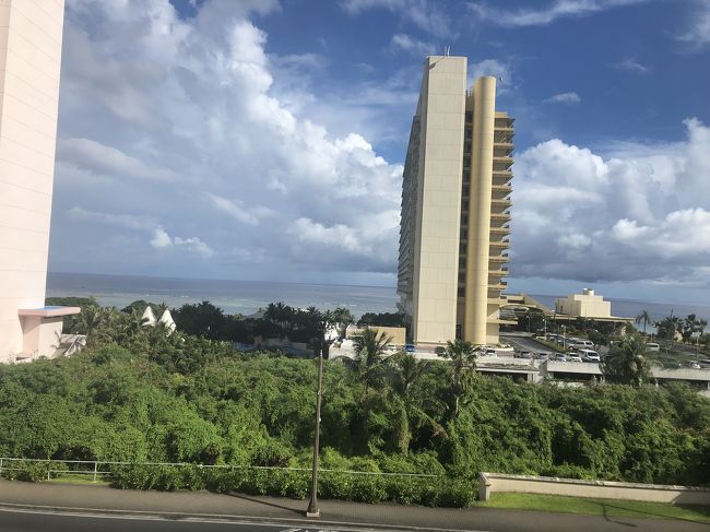 とっても楽しかった初めてのグアム旅行。<br />また行きたいので次回への参考に記録を残そうと、初めて旅行記を書いてみました!<br /><br />9/3 11:00成田発UA0827便⇒15:35グアム着<br />9/6 17:05グアム発UA0873便⇒19:50成田着<br />ロイヤルオーキッドグアムホテル泊<br /> JTBにてパッケージ予約。1人当たり約90,000円<br />グアムでの空港送迎付き、滞在中は赤いシャトルが乗り放題<br /><br />2日目と3日目に半日観光とマリンアクティビティをオプション追加<br /><br />wifiは4トラグローバルwifiで4G600MB/日をレンタル。2人で不便無く使えました。<br />