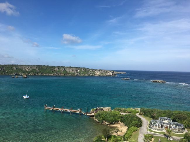 3歳娘と妻と三人旅行。<br /><br />ANAインターコンチネンタル万座ビーチリゾートを拠点にリゾートステイを満喫。<br />また中部のビオスの丘や北部の古宇利島等、レンタカーで沖縄旅を楽しみました。<br /><br />台風一過で少し風が強かったですが、その分雲を飛ばして梅雨時期にもかかわらず快晴な日が多かったのが幸いでした。<br />