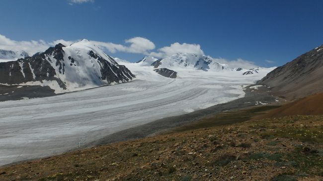 モンゴル最西端・アルタイ山脈トレッキング：ロシアとの国境の山に登る
