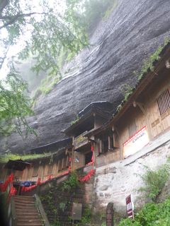 5歳娘を連れてGW四川省+重慶10日間の旅13-雨降る中の世界遺産・青城山前山