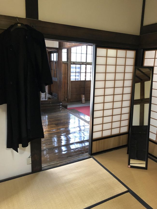 今年の2月ひどく人生に迷っていて寒い冬の風の中で一人考えたいな、と東北旅行を決断。<br />仙台、青森、函館、秋田を旅してきました。<br />長距離バスで東京から仙台に!<br />長距離バスだと片道5千円くらいで行けちゃいます。<br />2月の青森は雪が積もっていてキレイでした。