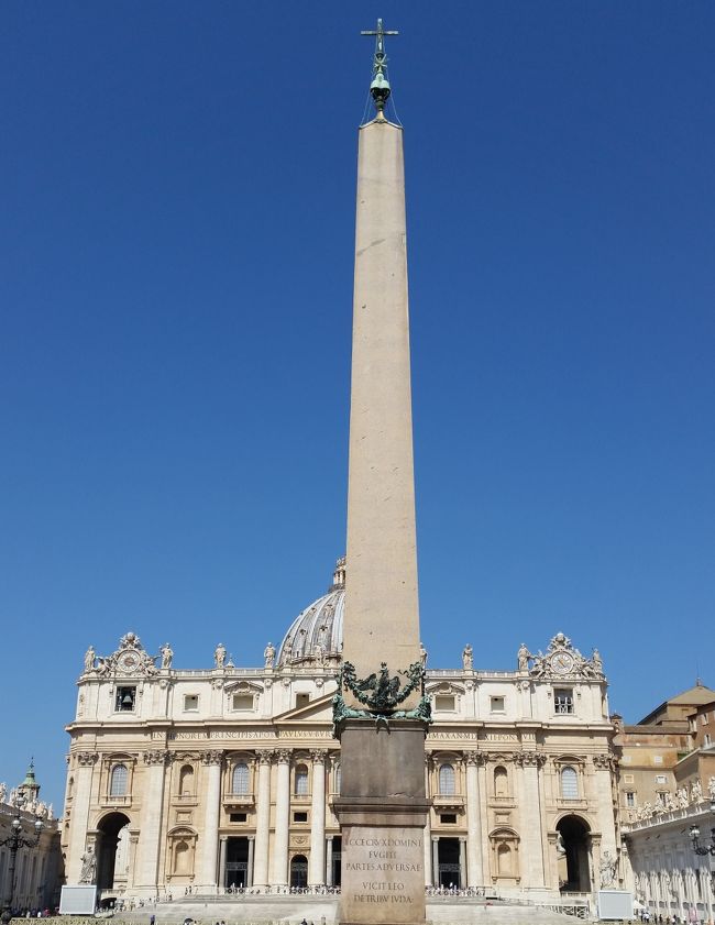 Italoでフィレンツェからローマへ移動.テルミニ駅から徒歩ですぐのホテルへチェックイン.ヴェネチア,フィレンツェの旅で溜まった衣類を何とかローマで洗濯するべく,コインランドリーを探しました.ホテルから徒歩圏内にSelf-Serviceのお店がありましたので,ひと安心.ホテルとテルミニ駅を基点として簡単に世界遺産を散策できました.観光スポットへは朝早い目に行くのがいいですが,個人旅行ならそれが可能となります.団体旅行ではなかなかそうはいかないのではないかと思います.