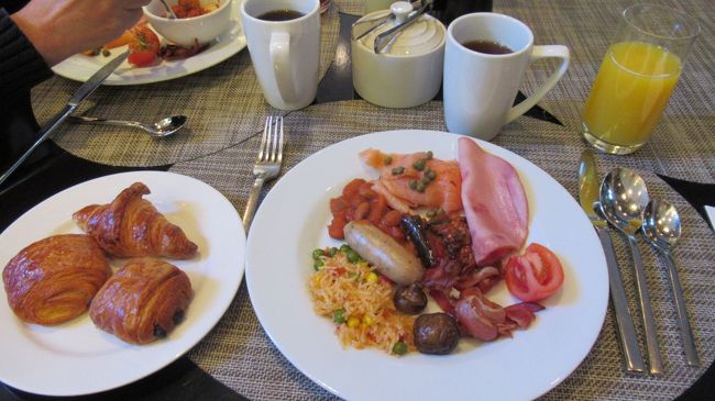 ヒルトン・シドニーの朝食を“GLASS BRASSERIE”でいただきます。