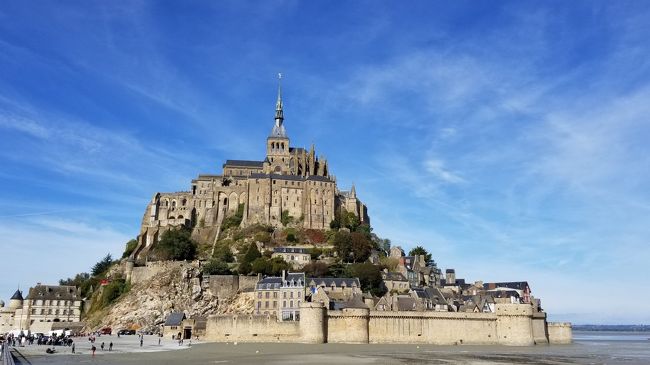 どうしてもカタール航空のビジネスクラスに乗りたくて、わざわざドーハ経由でフランスに行きました！<br />直行便なら4泊6日で行けるところをわざわざ3泊6日で行きました！