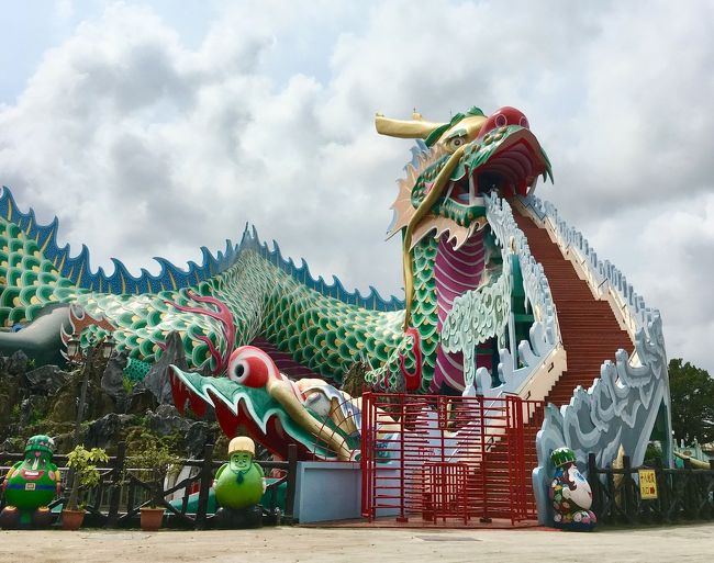 6度目の台湾旅行!<br />せっかくの大型お盆休みなので、<br />エクスペディアで急遽チケットを予約!<br /><br />初のエバー航空利用で、<br />楽しさいっぱい、美味しさいっぱいの<br />夏の台湾を満喫してきました!<br /><br />2日目の前半は、<br />台湾高鉄に乗り台南方面へ向かいます!<br />台南駅近くのお店でサバヒーを食べたかったのですが、行ってみたらやってなかった。。。<br />諦めて、台南駅周辺をぶらぶらしながらお昼を食べて、念願の麻豆代天府へ向かいます!<br /><br />麻豆代天府へは台鉄で隆田駅へ行き、そこからタクシーで向かいました。行ってみると台湾ならではのカオス具合で見所満載!まさに奇怪遺産!行ってみる価値アリです!