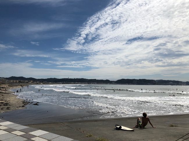 かなり前から予定していたのに、天気予報は三連休雨模様。迷いに迷って一か八か雨天決行することに！<br />結果大正解！暑すぎず心地よい感じで散策できました。<br />由比ヶ浜～江ノ島までは一本道なので歩きやすかったなぁ。