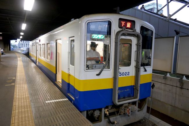 下館に仕事を頼まれて行ってきた．行きは武蔵野線，つくばエクスプレス，関東鉄道常総線を乗り継いで行った．所要2時間30分，帰りは小山まで出て新幹線とタクシーで所要2時間58分だった．よほど在来線のほうが速い．驚いたことにつくばエクスプレスが開通したことで，水海道や下妻から東京都心にとても出やすくなったことだ．水海道なら連絡良ければ50分程度で秋葉原に到着する．これは相当便利になった．1時間に4-5本運転しているのも素晴らしい．しかし1両編成には驚いた．レールバスの感覚だ．1－2両の短い編成で，フリークエントサービスとなっている．<br />仕事が終わった後，ホテルルートイン下館に．定評のある水準　部屋は比較的広く，ベッドも寝やすかった．ここの特徴は多くは居酒屋が併設されており，安く飲めることだ．花々亭という．皆で打ち上げのビールをひっかけた．私のおごり．最近は遠くよりも，茨城や千葉，群馬などでの仕事が多い．飛行機を使わないだけ（羽田は仕事先から便利），時間もかかり不便なところも多い．しかし今回の常総線のように，初めての乗り鉄（水戸線も同様だった）ができたのも楽しかった