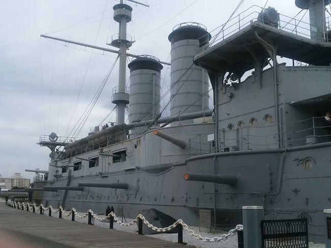 サンクトペテルブルグで日露戦争日本海海戦にバルチック艦隊の一隻として参戦し，生き残り，その後にロシア革命の10月革命開始の砲撃をし，10月革命の象徴になっている巡洋艦オーロラに行ってきた．日本連合艦隊の旗艦である戦艦三笠は横須賀にあるので，こちらも行かなければならないと思い，行きました．展示は充実していました．<br /><br />巡洋艦オーロラの訪問記： https://4travel.jp/travelogue/11497918<br /><br />原宿に東郷平八郎元帥を祀る関係の深い東郷神社があるので，こちらにも近くに行った際に行ってきました（戦艦三笠の4日後でした）．<br />