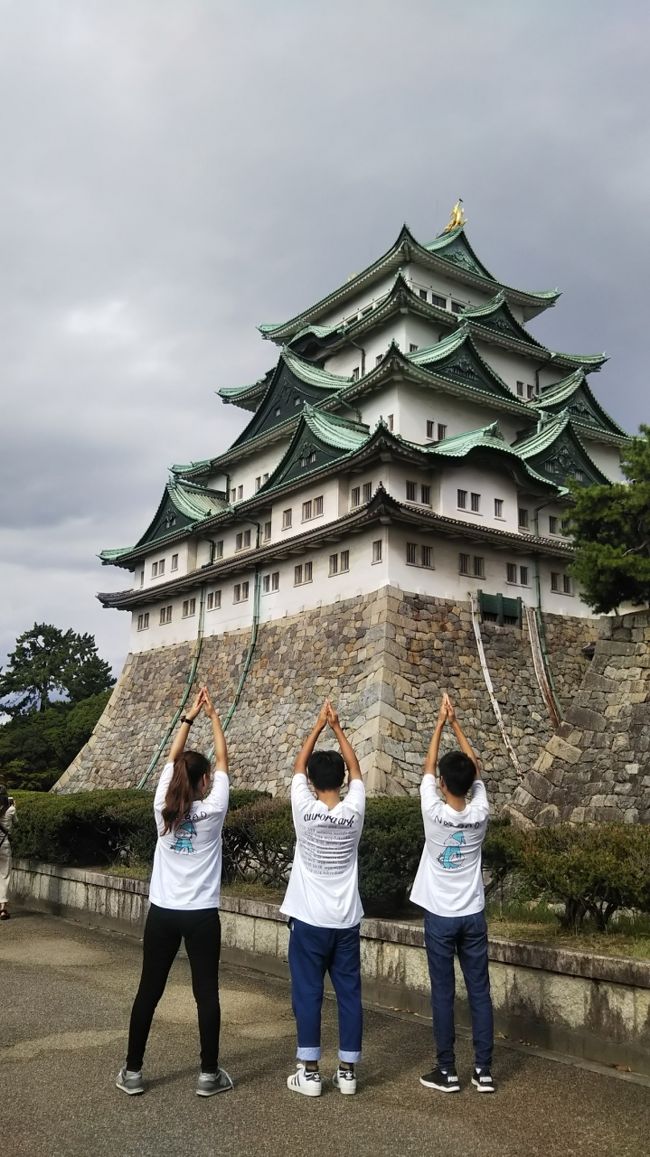 息子達とどこかにお出かけしたいな～<br />でも、思春期の息子達は、母との旅行なんて乗り気じゃない、、、、、<br />ならば餌が必要。<br />息子の好きなもので釣ろう、、、<br />BUMP OF CHICKENライブ行かない？<br />名古屋であるよ。<br />長男『行きたい！』次男『興味なし』<br />次男、、、(￣▽￣;)&#128166;<br />ならば、、<br />『名古屋さあ、都会だからレアポケモンいるかも』<br />次男『なら行く』<br />で、BUMP OF CHICKENチケット無事当選して、<br />新幹線+ホテル一泊二日、JTB一人28000円なり。