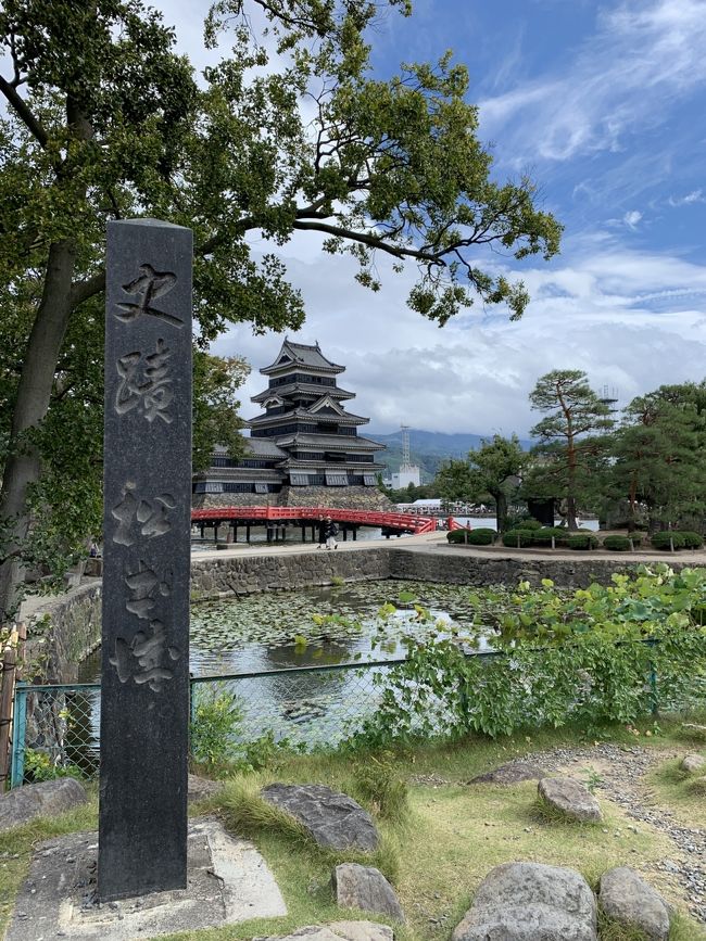 初めて一人旅に出かけました。<br /><br />行先は立山黒部アルペンルート。松本・富山・金沢もサクッと観てきた2泊3日の旅。全て公共交通機関で周るという、私の旅において珍しいシチュエーションとなりました。<br /><br />一人旅ってどうなんだろう?ちょっとドキドキしながら出発しました。