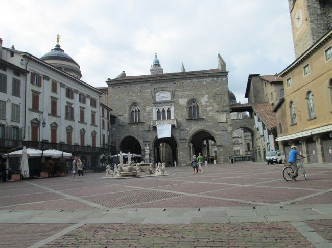 乗り継ぎで訪れたイタリアのミラノの近くの街ベルガモを2時間弱だけ観光しました。