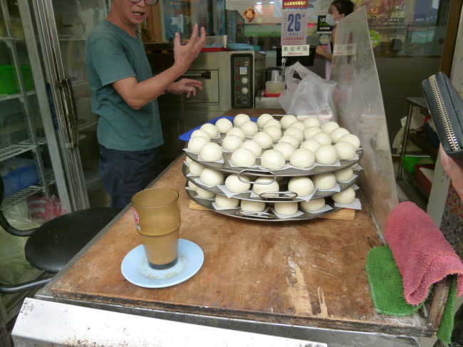 高雄グルメ記(香港發財燒臘/黄家牛肉麺/港仔大?鰯/水餃王/六堆美食) 2019/09/26-10/01<br /><br />・妻と香港發財燒臘 高雄 2019/09/26<br />・妻と黄家牛肉麺 高雄 2019/09/27<br />・港仔大?鰯の黄海流沙包 高雄 2019/09/27<br />・水餃王 高雄 2019/09/30<br />・客家料理「六堆美食」 高雄 2019/10/01