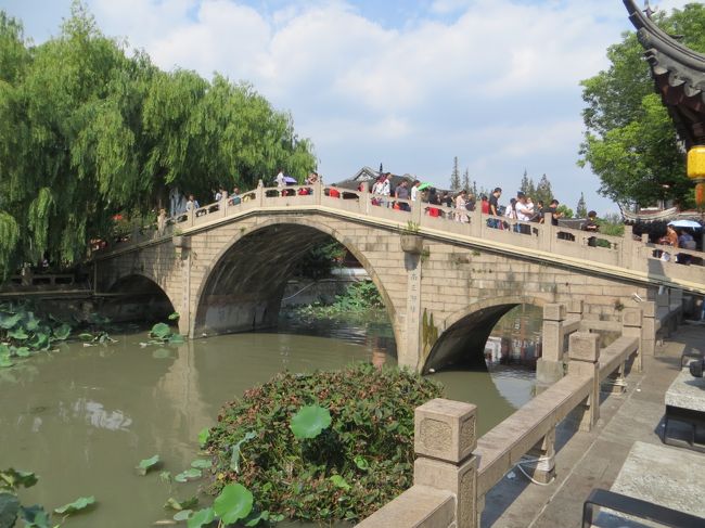 中国の名山に行ってきました。諸事情により台湾の金門島にも行きました。行程は以下の通り。（漢字が無いのはピンイン表記です）<br />　9月18日　自宅→名古屋→上海<br />　9月19日　上海→黄山<br />　9月20日　黄山<br />　9月21日　黄山→Shangrao（三清山）<br />　9月22日　Shangrao（三清山）→武夷山<br />　9月23日　武夷山→（寝台列車移動）<br />　9月24日（寝台列車移動）→厦門→金門島<br />　9月25日　金門島→厦門→（寝台列車移動） <br />●9月26日（寝台列車移動）→上海→名古屋→自宅　上海観光後帰国します<br />旅行費用（1元＝15.7円で換算）<br />名古屋⇔上海　中国東方航空37,000円<br />交通費21,000円<br />宿泊費8,900円<br />入場料8,800円<br />食費3,600円（ほぼビール代）<br />その他2,000円ぐらいでした。