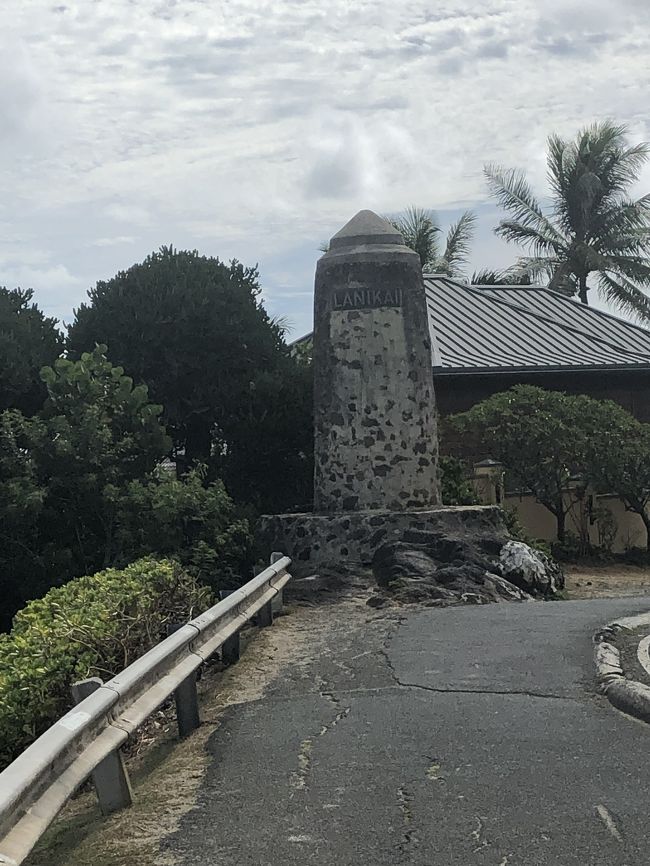 今日は「アウトドアハワイ」のツアーに参加し、カイルア・ラニカイビーチに出かけます。<br />その名も「天国の海ラニカイ・カイルアゆっくりシュノーケリング＆カイルアタウン散策♪満喫ツアー」。<br />全米No1ビーチに選ばれたことがあるというラニカイビーチで遊んで、ランチを食べて、カイルアの街歩きをするツアーのようです。<br />初めてのシュノーケリングに少々不安もありますが、昼食が付いたツアーだし、4人一緒だし、海も街も楽しみたいと期待しています。<br />日本からの浮き輪を持って、いざ、出発です。<br />