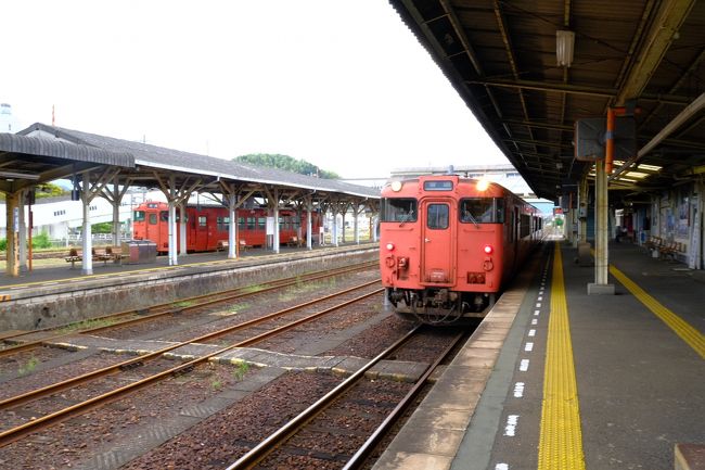 平日に休みが取れることになり、久々に遠出をしてみようと決意。<br />さてどこへ行こうかと考えていると<br />LCCの福岡行が安かったことから、派生していくうちに<br />山陰本線(の半分)を乗りに行く旅行に決定。<br />ついでに帰りも楽しく(?)サンライズ出雲で帰るという 笑<br /><br />島根県に踏み入れるのは今回初なので、観光を加えながらの<br />旅行をしてきました。<br /><br /><br /><br />【簡単なスケジュール】<br />成田空港<br />↓<br />福岡空港<br />↓<br />赤坂 ★朝食<br />↓<br />博多<br />↓<br />小倉<br />↓<br />門司<br />↓<br />下関 ★昼食<br />↓<br />長門市<br />↓<br />益田<br />↓<br />温泉津 ★宿泊<br /><br />温泉津<br />↓<br />仁万<br />↓<br />★石見銀山<br />↓<br />大田市<br />↓<br />出雲市 <br /><br />★出雲大社観光<br /><br />出雲市 ★サンライズ出雲<br />↓<br />東京<br /><br />