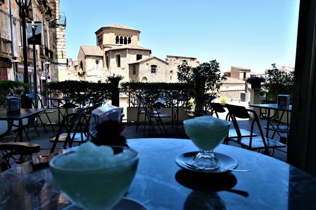 魅惑のシチリア×プーリア♪　Vol.606　☆コゼンツァ旧市街：老舗カフェ「Renzelli」大聖堂を眺めながらグラニータ♪