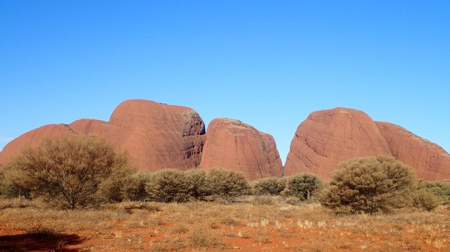 夏休みを利用して、ウルル・シドニーに夫婦二人で旅をしました。<br />ウルルには登山できませんでしたが、貴重な経験ができました。<br />