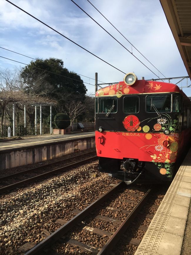 2018年11月の伊予灘ものがたりに続いて、観光列車花嫁のれんに乗りたくて金沢へ。<br />実は前回金沢へ行ったときに時刻表に「花嫁のれん」とあるのを見て、そんな名前の電車があるのか…と気になり、調べておりました（笑）<br /><br />金沢はさすがに観光都市なので、伊予灘ものがたりのように電車が通るたびに線路沿いで手を振ったり、というのはなくて、クールな感じでした。<br />もうちょっと海沿いを走るのかなと思っていたのですが、海は遠く…。<br />でも電車好きなので、楽しめました！またいろんな観光列車に乗ってみたいです！<br /><br />1/12（土）新大阪→金沢<br />       　　　金沢→七尾→和倉温泉<br />       　　　和倉温泉→金沢<br />1/13（日）金沢→新大阪