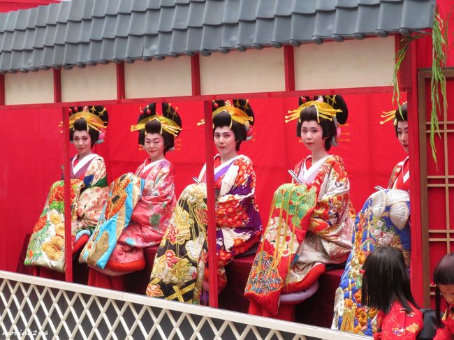 4年ぶりに「しながわ宿場まつり」の花魁（おいらん）道中を見物してきました。<br /><br />江戸時代、東海道五十三次最初の宿場町として栄えた品川の伝統と文化遺産を次世代に伝え、地域の発展をめざすことを目的に始まった「しながわ宿場まつり」は今回が第29回目、毎年９月の最終土、日に北品川・八つ山から南品川・青物横丁までの約２Kmにわたる5つの商店街で開催されます。<br />まつりのメインイベントとなる花魁道中は今回が6回目となります。<br /><br />豪華絢爛な花魁役ですが、酷暑の中でのトレーニングや準備にはご苦労があったのではないでしょうか。<br /><br />2015年しながわ宿場まつり：花魁道中の旅行記<br />https://4travel.jp/travelogue/11058440<br /><br /><br />