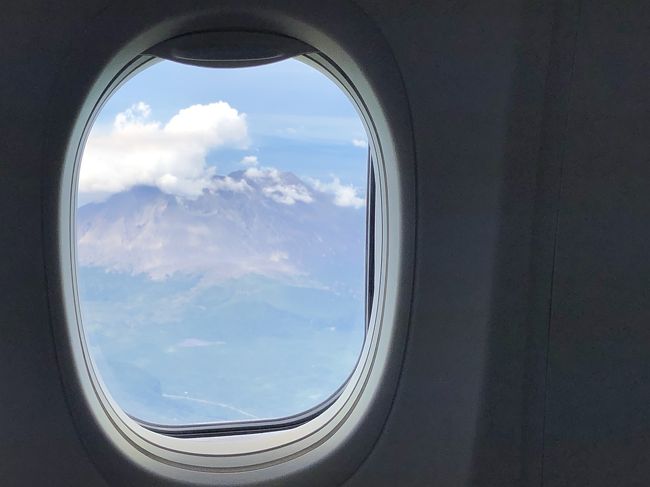 UA特典レ点飛び(ユナイテッド航空の特典をANA国内線でつかい、意図的に遠くて長い乗り継ぎルートをとってその途中も楽しもうというもの)を手配したものの、、、<br /><br />フライトは<br />静岡空港1310発那覇1540着NH1263<br />那覇855発鹿児島1015着6J84<br />鹿児島1920発羽田2105着NH630 です。<br /><br />初めて静岡空港を使え、那覇と鹿児島でかなりの有効時間が取れる計画でしたが、この前の月に受けた業界内資格試験(なので先月行った韓国も現地に行きはしたものの、ほとんど観光せずにホテル滞在時間が長かった)に失敗してしまい、旅行なんていっている場合ではなかったのです。<br /><br />しかし、特典払い戻す手数料が高く、韓国の時と同様に取り敢えず行って現地ではホテルにこもる、と言ったなんのために行っているんだかな旅行になってしまいました。<br /><br />なのではっきり言ってあまり面白くないことをはじめにお断りしておきます。